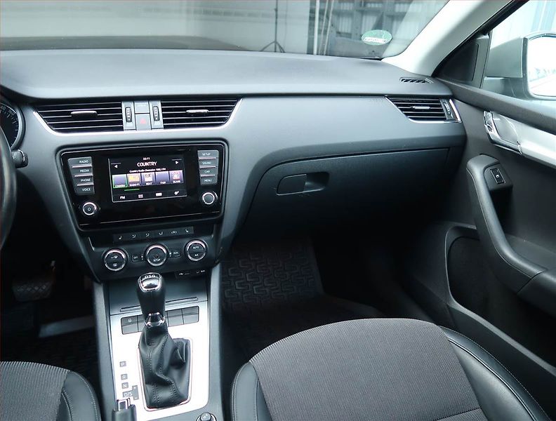 Škoda Octavia (2013) Elegance 1.6 TDI, Automat - fotka 8 z 16