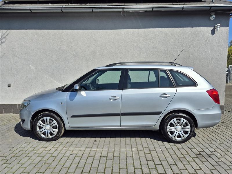 Škoda Fabia (2010) 1,4 i 16V Combi Klima Facelift - fotka 3 z 27