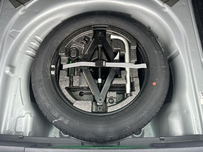Škoda Superb (2023) Combi 2.0 TDI 4x4 DSG L&K - fotka 33 z 36