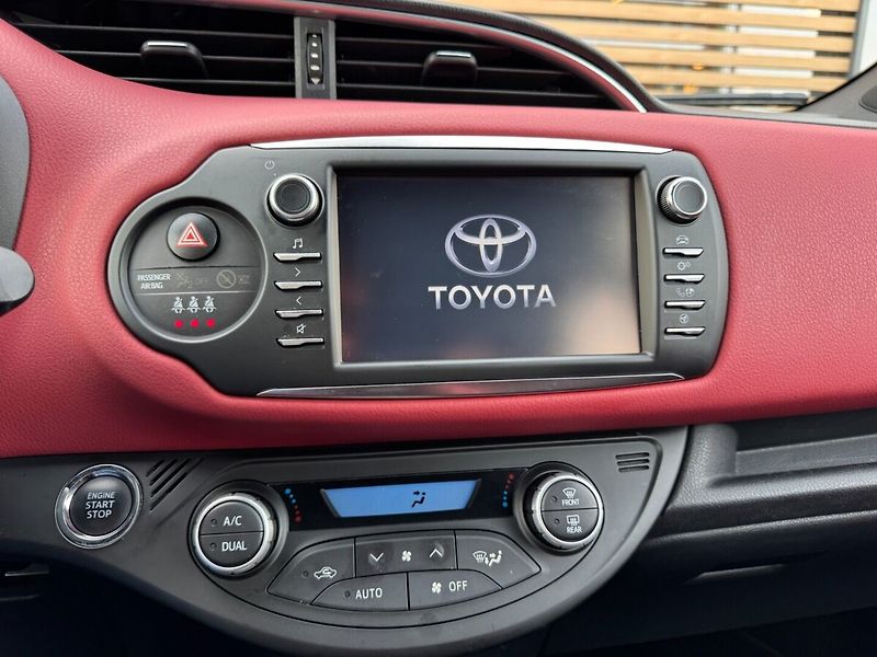 Toyota Yaris SELECTION - fotka 7 z 18
