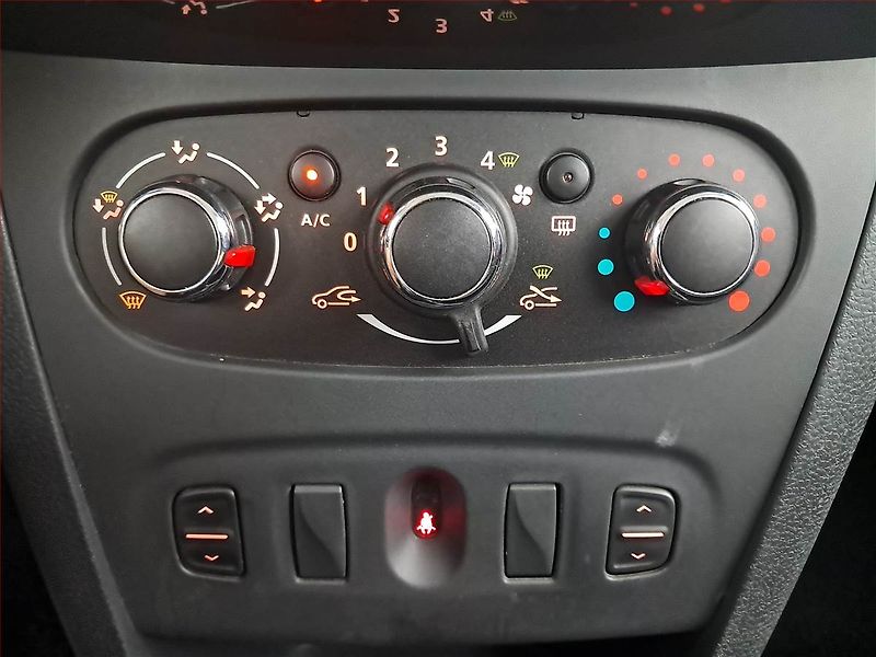 Dacia Sandero (2016) 1.2 16V, ČR,1.maj, Serv.kniha - fotka 13 z 14