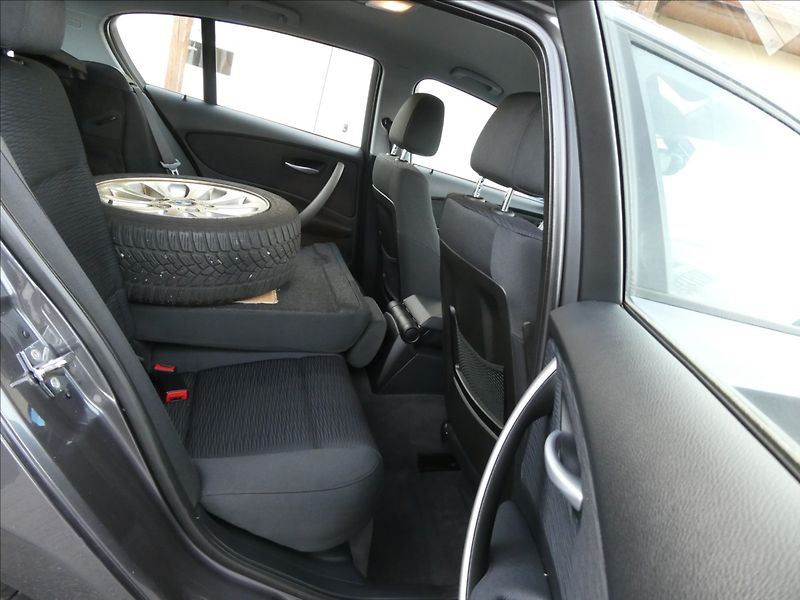 BMW Řada 1 1,6 i 85kW serviska, 2.majitel - fotka 24 z 40