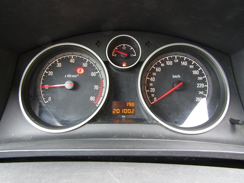 Opel Zafira (2005) 1.6 16V  7 MÍST - fotka 28 z 35