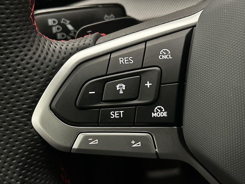 Volkswagen Golf 2.0 TSI GTI - fotka 21 z 31