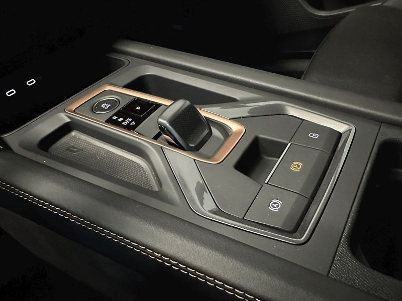 Cupra Leon (2026) SP 1.5 eTSI 150 DSG BLACK EDIT - fotka 26 z 27