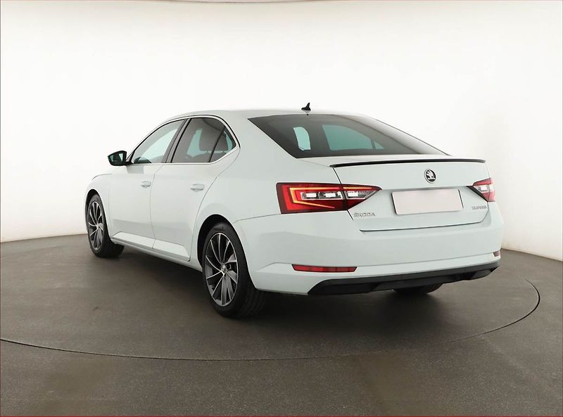 Škoda Superb (2016) Laurin&Klement 2.0 TDI, Kůže - fotka 4 z 19