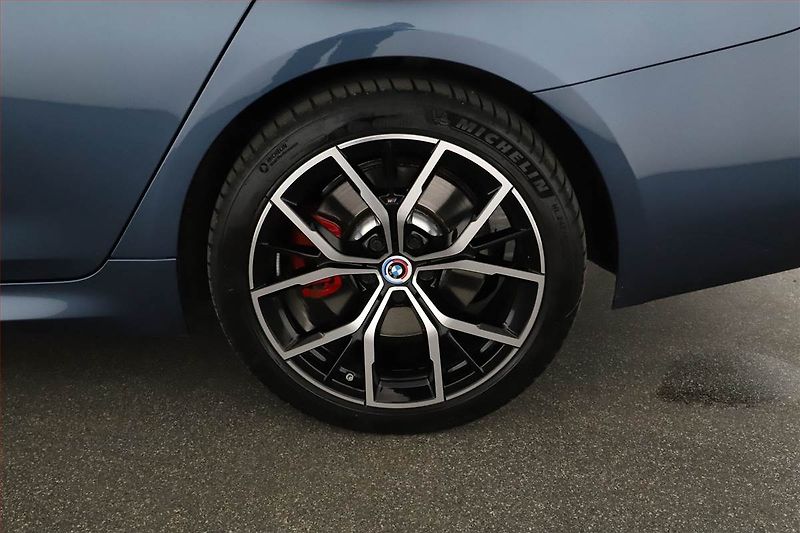 BMW Řada 5 (2022) 530e xDrive - fotka 22 z 22