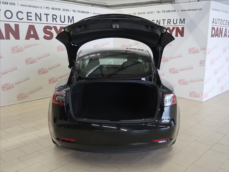 Tesla Model 3 0,0 1. majitel zánovní - fotka 8 z 32