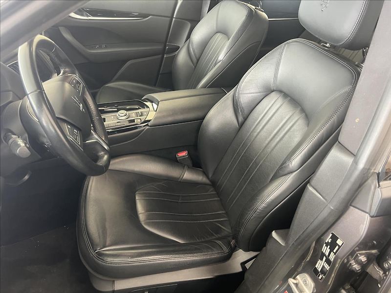 Maserati Levante 3,0 D,Tažné,2x sada Kol - fotka 12 z 21