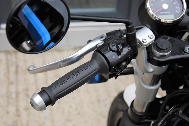 Royal Enfield Continental GT 650 (2026) Twin BLACK-BLUE - fotka 17 z 25