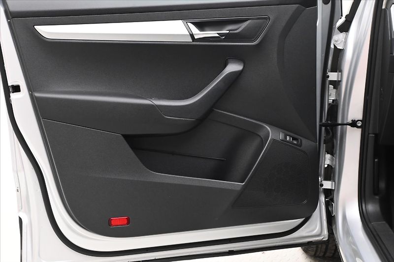 Škoda Karoq 2,0 TDI 85 kW DSG EL.KUFR Záru - fotka 24 z 31