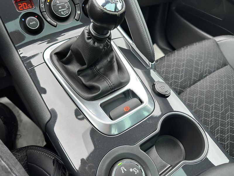 Peugeot 3008 (2015) 2.0Hdi 110kw Allure - fotka 19 z 22
