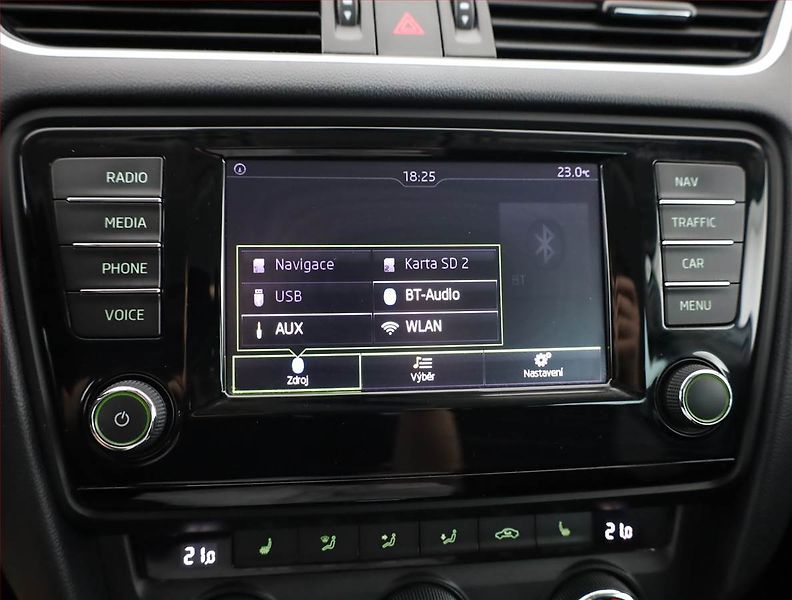 Škoda Octavia (2016) 1.6 TDI, Automat, Navi, Xenony - fotka 13 z 19