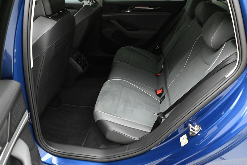 Volkswagen Passat 2,0 TDI 110 kW DSG Business Zá - fotka 14 z 33