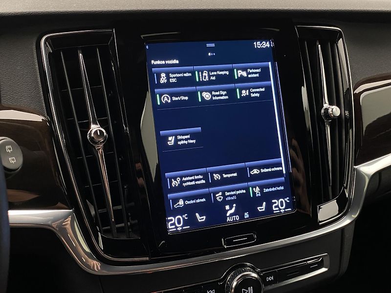 Volvo V90 D4 MOMENTUM AUT - fotka 31 z 39