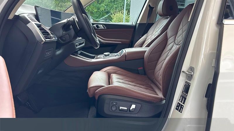 BMW X5 (2025) 30d VZDUCH 2VR SoftClose Tažné - fotka 2 z 11