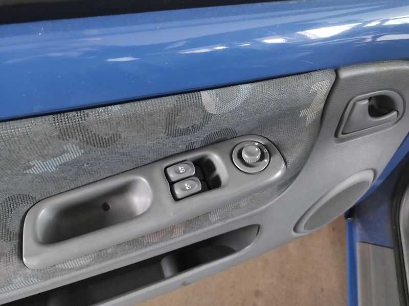 Renault Twingo (2005) 1,2i 43KW automat super cena - fotka 12 z 16