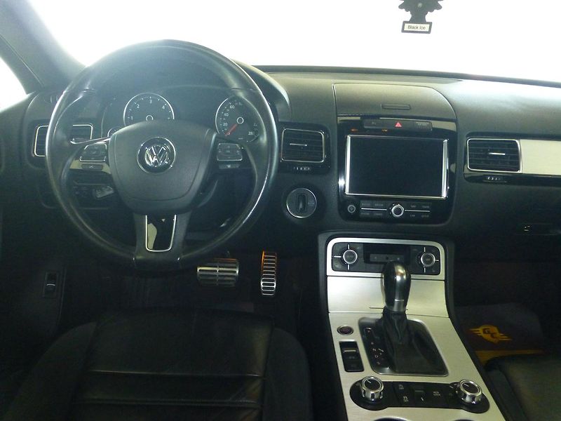 Volkswagen Touareg (2011) 3,0TDI*NAV*PANORAMA*TAŽNÉ 3,5T - fotka 22 z 33