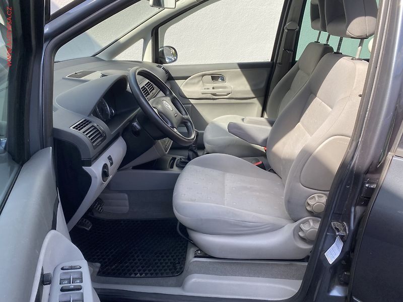 Volkswagen Sharan (2007) 2.0i, Klima, park.asist - fotka 9 z 15
