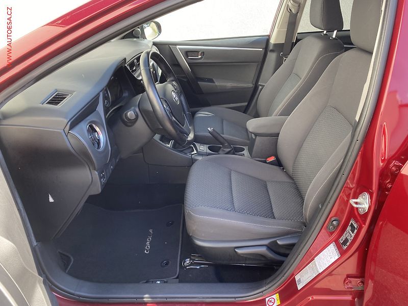 Toyota Corolla (2016) 1.6i, ČR, Xenon, AC - fotka 9 z 17