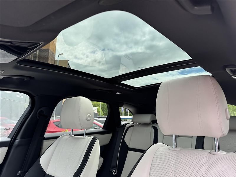 Land Rover Range Rover Velar 3,0 D300 R-DYNAMIC S AWD DPH - fotka 32 z 37