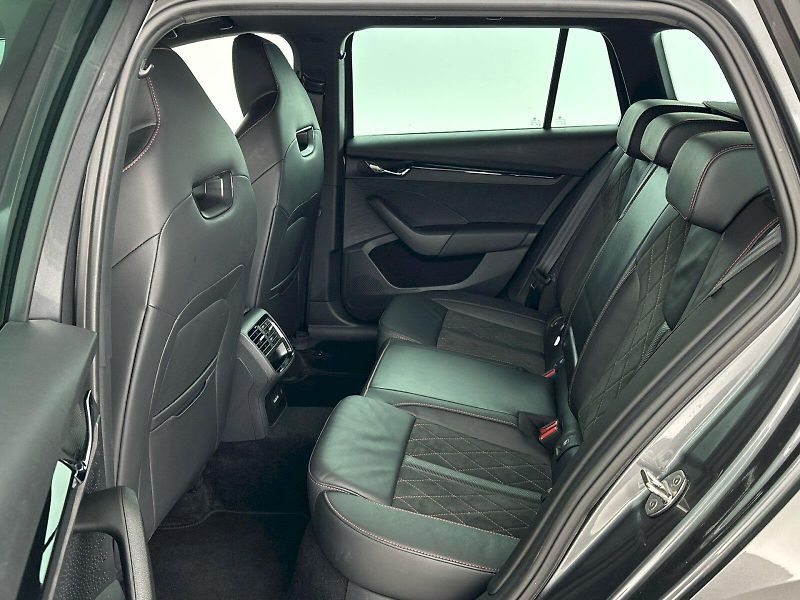 Škoda Octavia (2023) Combi 2.0TSI 180kW RS - fotka 8 z 34