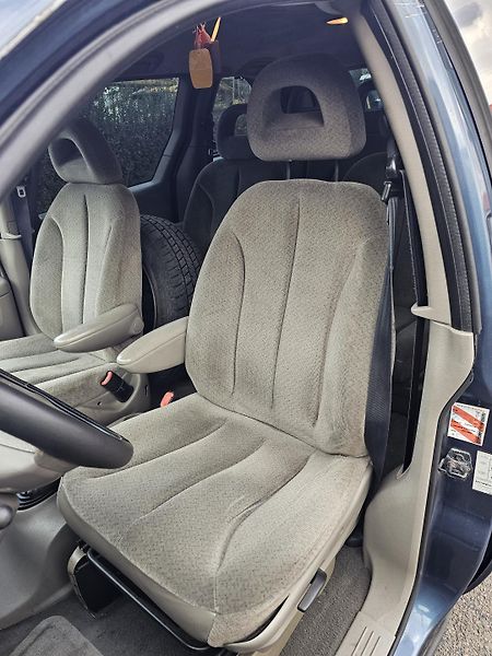Chrysler Voyager 2.5 105kW 7 MÍST,TEMPOMAT - fotka 14 z 32
