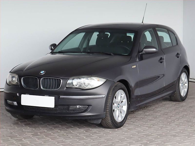 BMW Řada 1 (2007) 116i, jezdí dobře - fotka 2 z 13