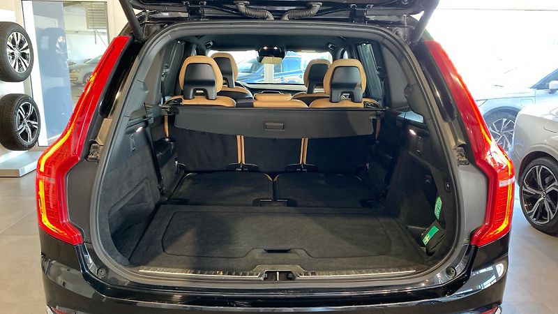 Volvo XC90 INSCRIPTION, B5 AWD, 173+10 kW - fotka 9 z 37