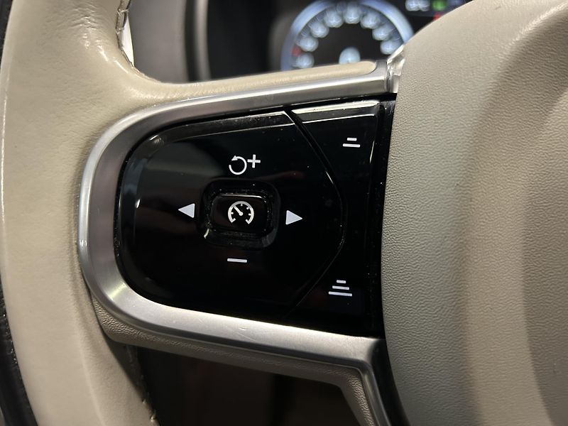 Volvo XC90 (2017) D5 AWD Drive-E Inscrip Panoram - fotka 13 z 30
