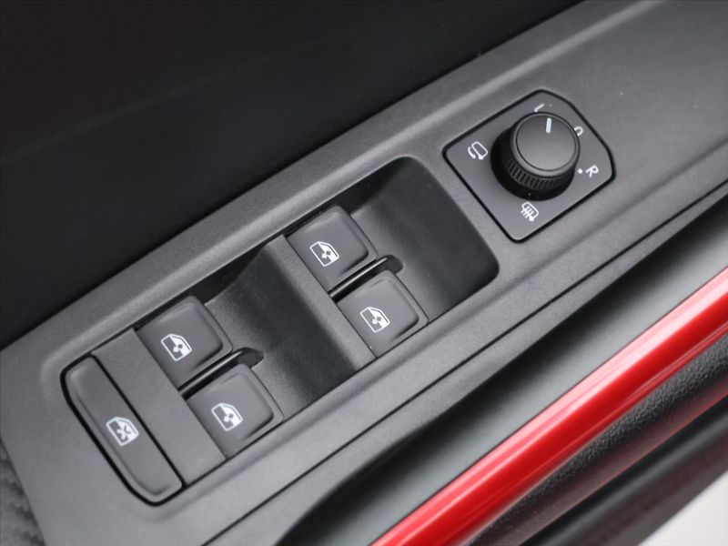 Škoda Fabia 1,0 TSI 85kW CZ Monte Carlo - fotka 14 z 36