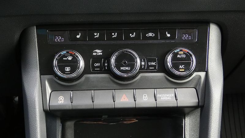 Škoda Karoq 1,5 TSI Ambition DSG - fotka 16 z 21