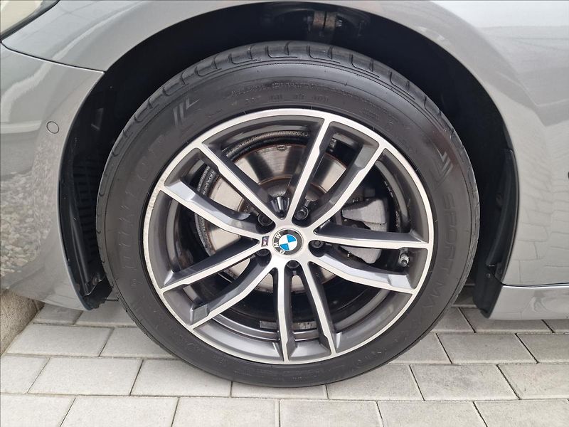 BMW Řada 5 520d Xdrive M-Sport ČR,1.Maj. - fotka 44 z 50