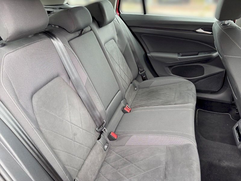 Volkswagen Golf (2022) VARIANT STYLE 1,5 TSI 6G - fotka 19 z 28