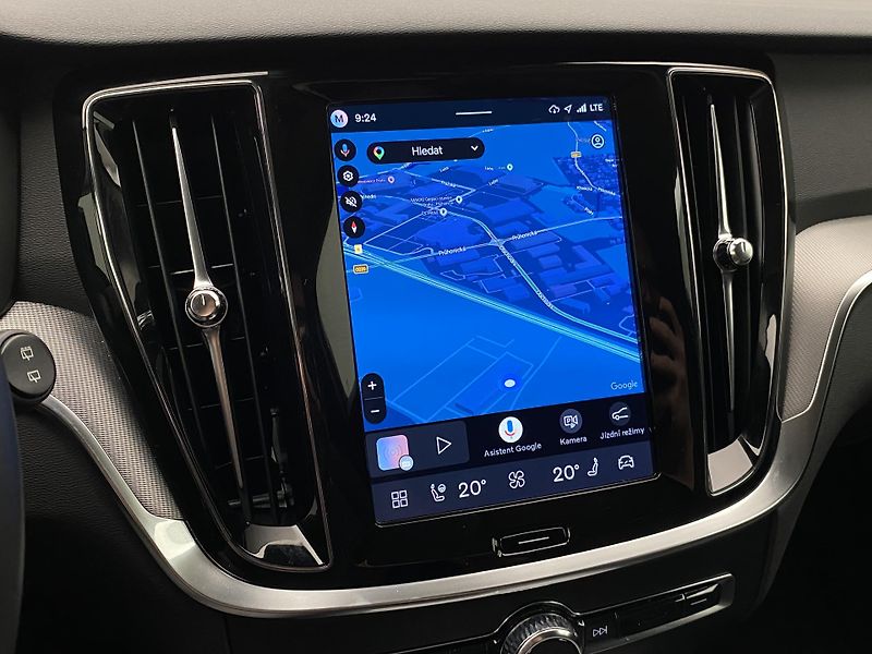 Volvo V60 B4 DARK PLUS AUT CZ - fotka 38 z 54
