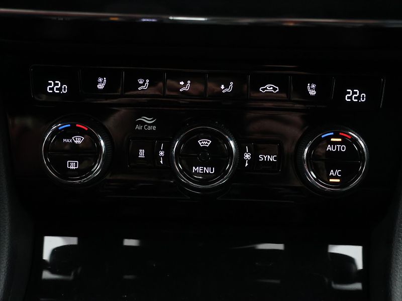 Škoda Superb 2,0 TDI DSG L&K DPH CZ - fotka 32 z 45