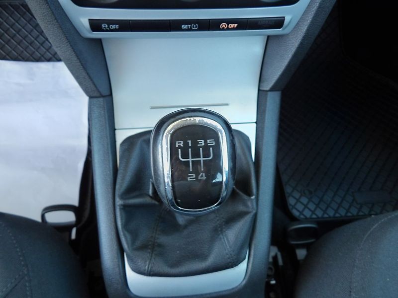 Škoda Octavia 1.6TDI Ambition Serviska - fotka 9 z 35