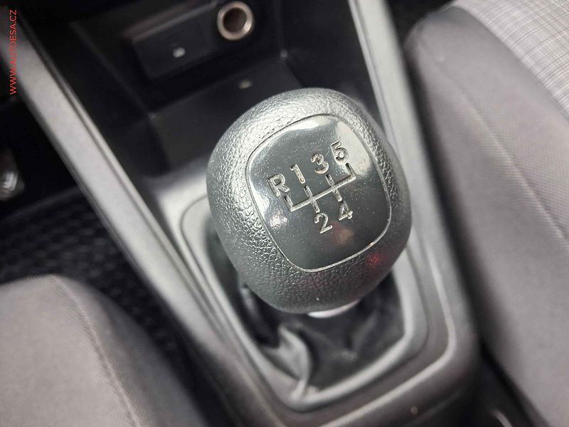 Kia Venga (2010) 1.4i, 2.maj,ČR, AC, +sada kol - fotka 12 z 16