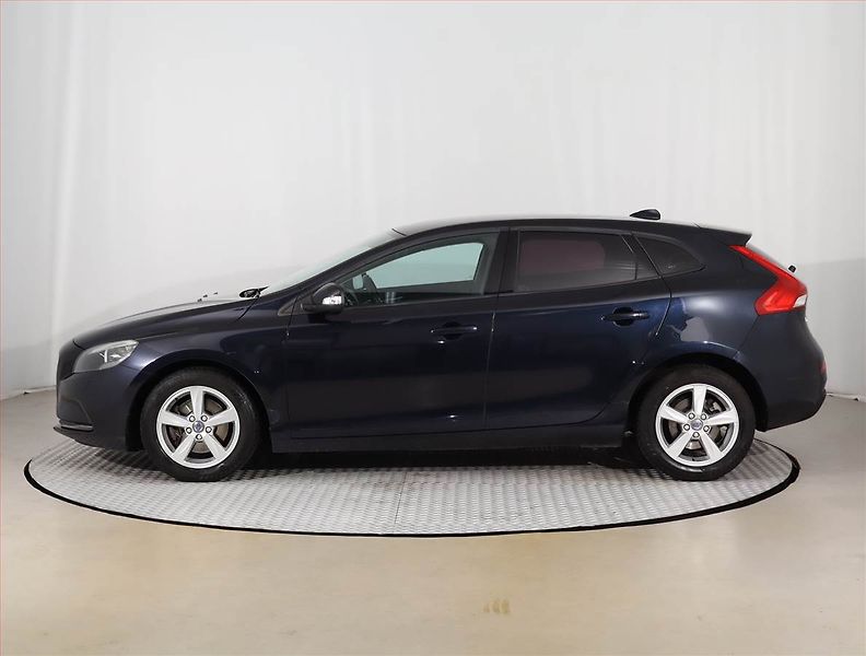 Volvo V40 (2016) 2.0 T2, Navi, Tempomat - fotka 3 z 16
