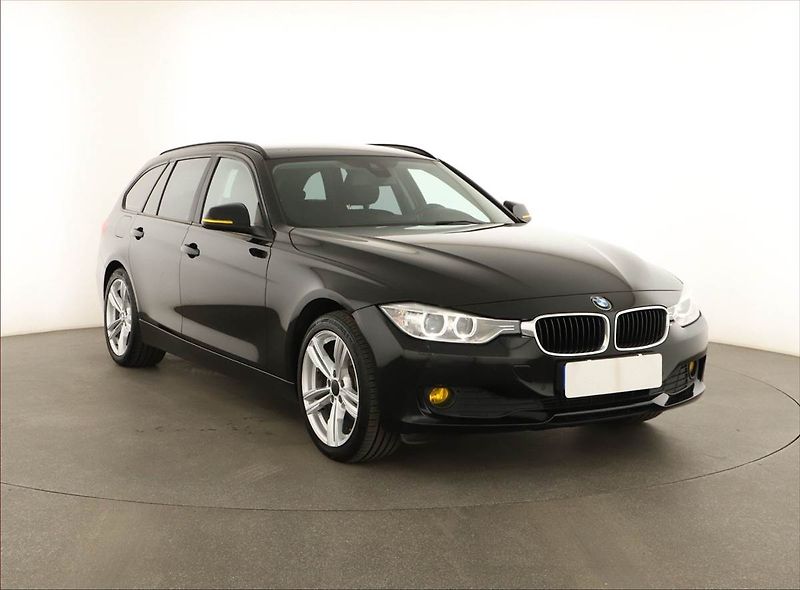 BMW Řada 3 (2014) 320 d xDrive, 4X4, Navi - fotka 1 z 20