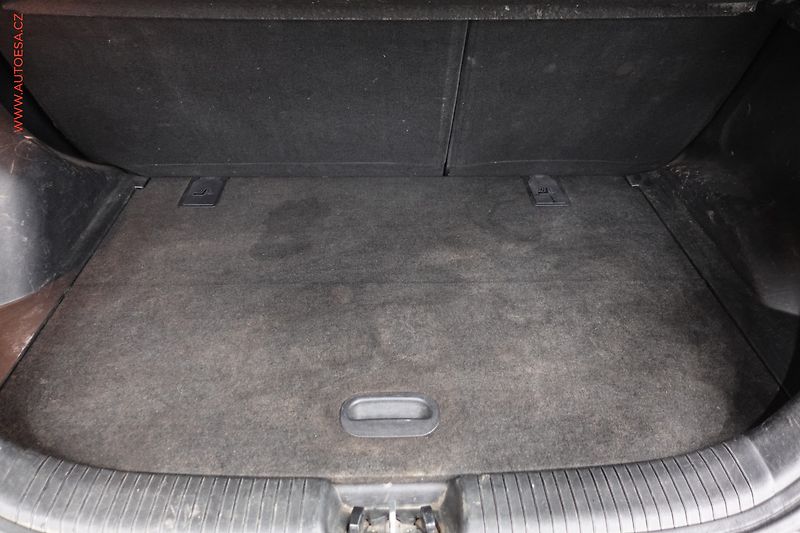 Hyundai ix20 (2011) 1.4 i, 1.maj,ČR, AC - fotka 7 z 21