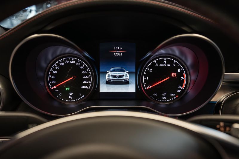 Mercedes-Benz Třídy C C43 AMG BITURBO 4MATIC 270 kW  - fotka 23 z 55