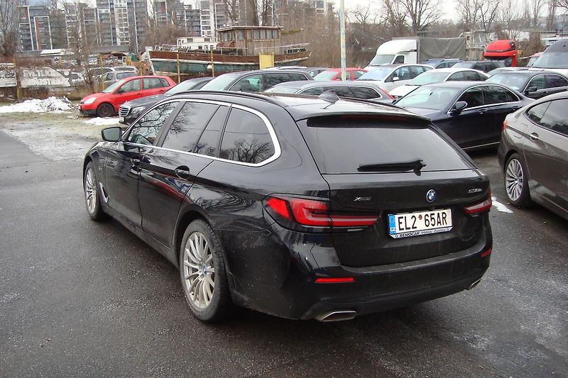 BMW Řada 5 (2021) 530e Xdrive, ČR, 1.Maj.S.Kn. - fotka 5 z 65