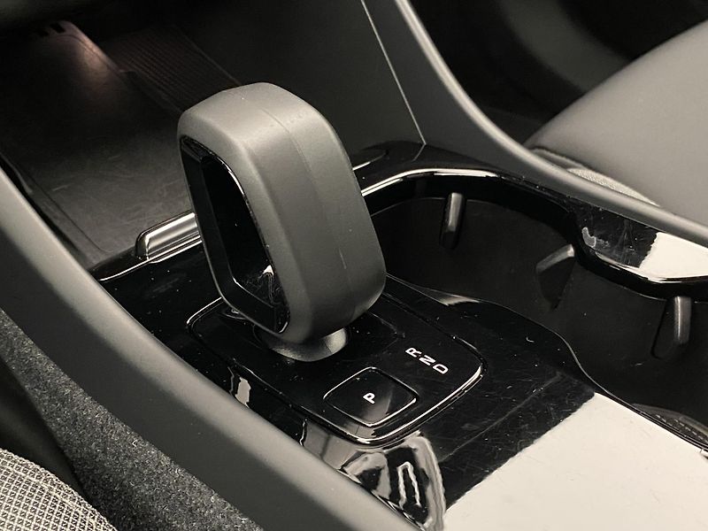 Volvo C40 PURE ELECTRIC RECHARGE PLUS - fotka 28 z 57