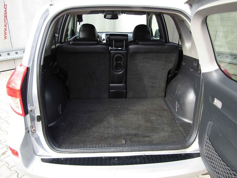 Toyota RAV4 (2007) 2.2. D-CAT 4x4, AC, kůže - fotka 7 z 23