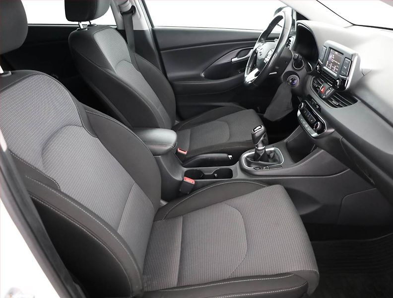 Hyundai i30 (2018) 1.6 CRDi, Serv.kniha, Tempomat - fotka 7 z 15
