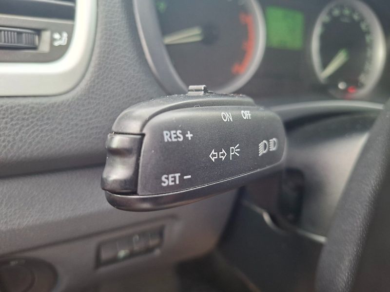 Škoda Fabia (2008) 1.4i 63kW -AUT.KLIMA-TEMPOMAT - fotka 17 z 30