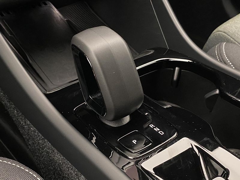 Volvo XC40 B3 DARK PLUS AUT CZ - fotka 28 z 56