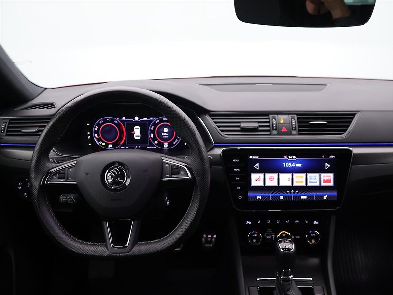 Škoda Superb 2,0 TDI 140kW Sportline 4x4 - fotka 22 z 29