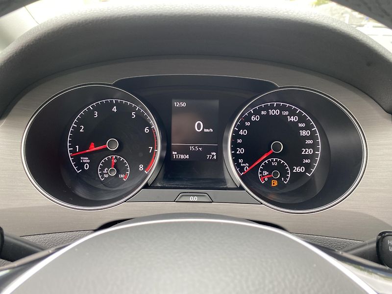 Volkswagen Golf Sportsvan 1.4 TSI 92kW- ALU - PDC -TAŽNÉ - fotka 17 z 46